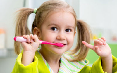 Cómo cepillar los dientes a los niños